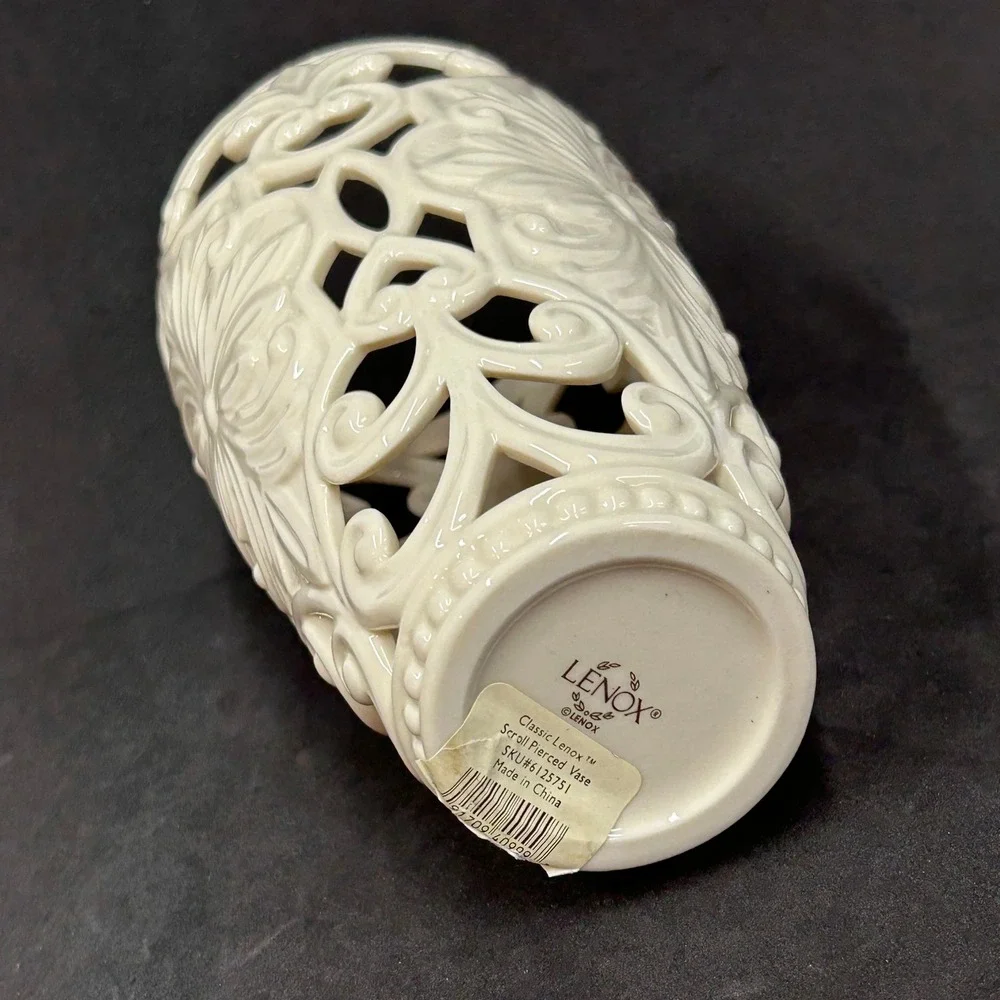 Lenox Classic Scroll Pierced Vase Ivory Fine China Gold Trim 8.25 inch 6125751